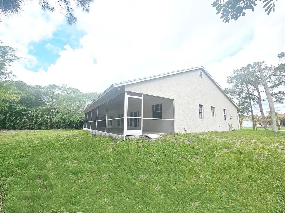 bk Exterior side
