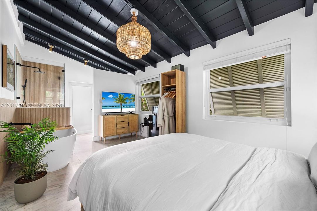 For Rent: $9,500 (5 beds, 4 baths, 2104 Square Feet)