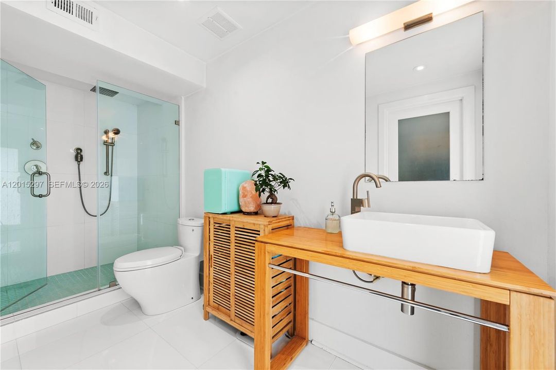 For Rent: $9,500 (5 beds, 4 baths, 2104 Square Feet)