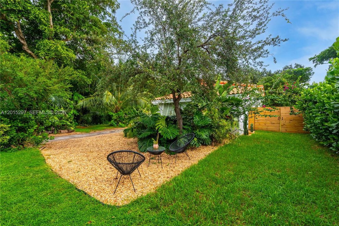 For Rent: $9,500 (5 beds, 4 baths, 2104 Square Feet)