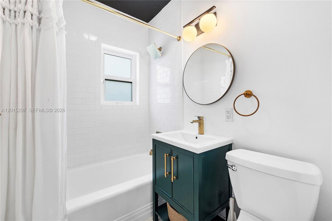 For Rent: $9,500 (5 beds, 4 baths, 2104 Square Feet)