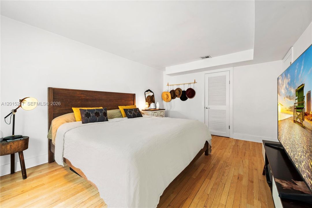 For Rent: $9,500 (5 beds, 4 baths, 2104 Square Feet)