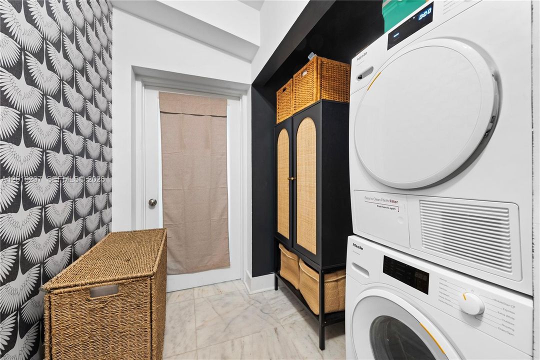 For Rent: $9,500 (5 beds, 4 baths, 2104 Square Feet)