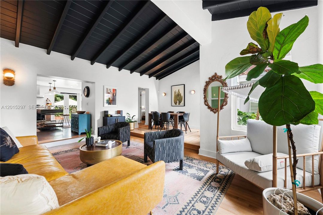 For Rent: $9,500 (5 beds, 4 baths, 2104 Square Feet)