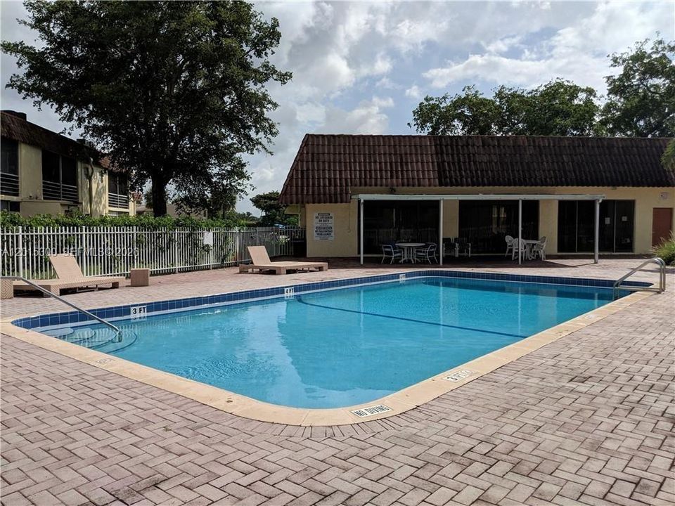 En Venta: $195,000 (2 camas, 2 baños, 1000 Pies cuadrados)