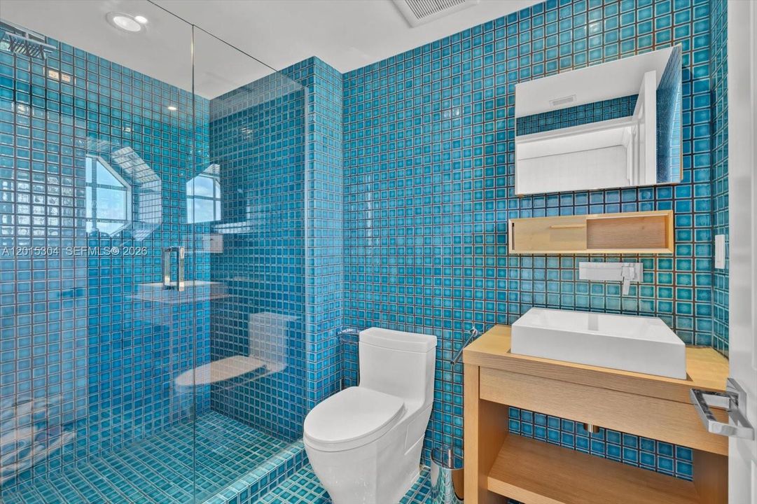 En Venta: $4,995,000 (4 camas, 4 baños, 2736 Pies cuadrados)