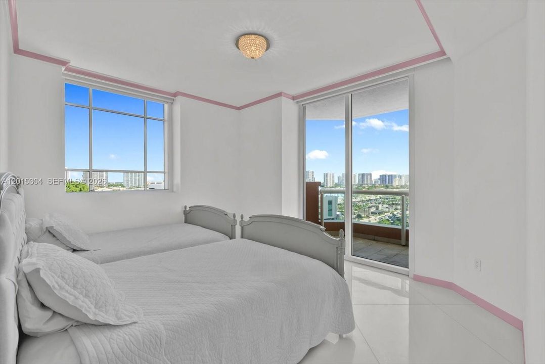 En Venta: $4,995,000 (4 camas, 4 baños, 2736 Pies cuadrados)