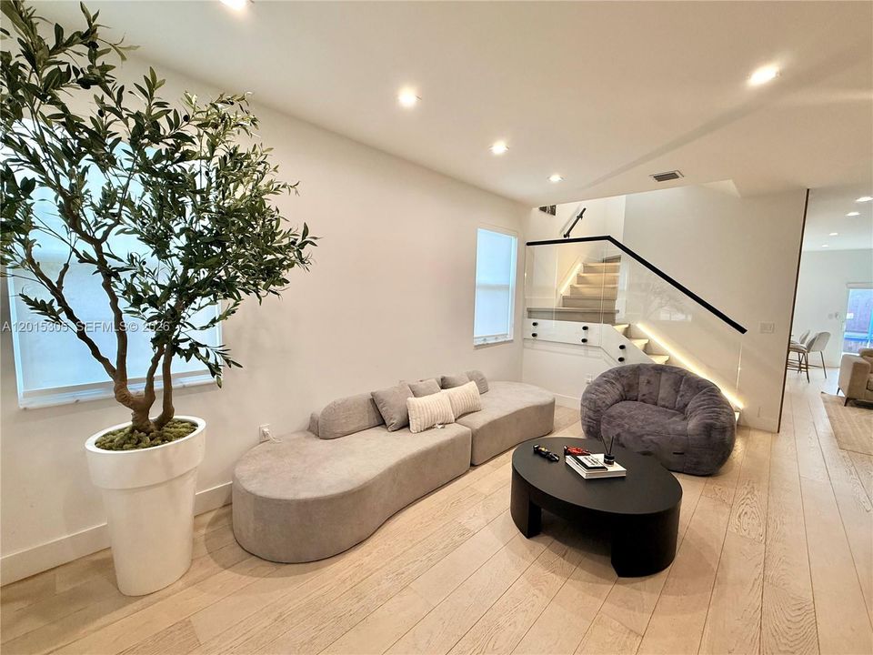 For Sale: $585,000 (3 beds, 2 baths, 1827 Square Feet)