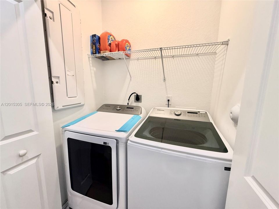 For Sale: $585,000 (3 beds, 2 baths, 1827 Square Feet)