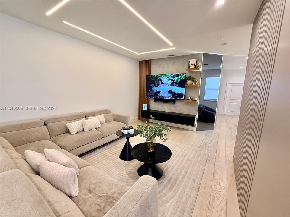 For Sale: $585,000 (3 beds, 2 baths, 1827 Square Feet)