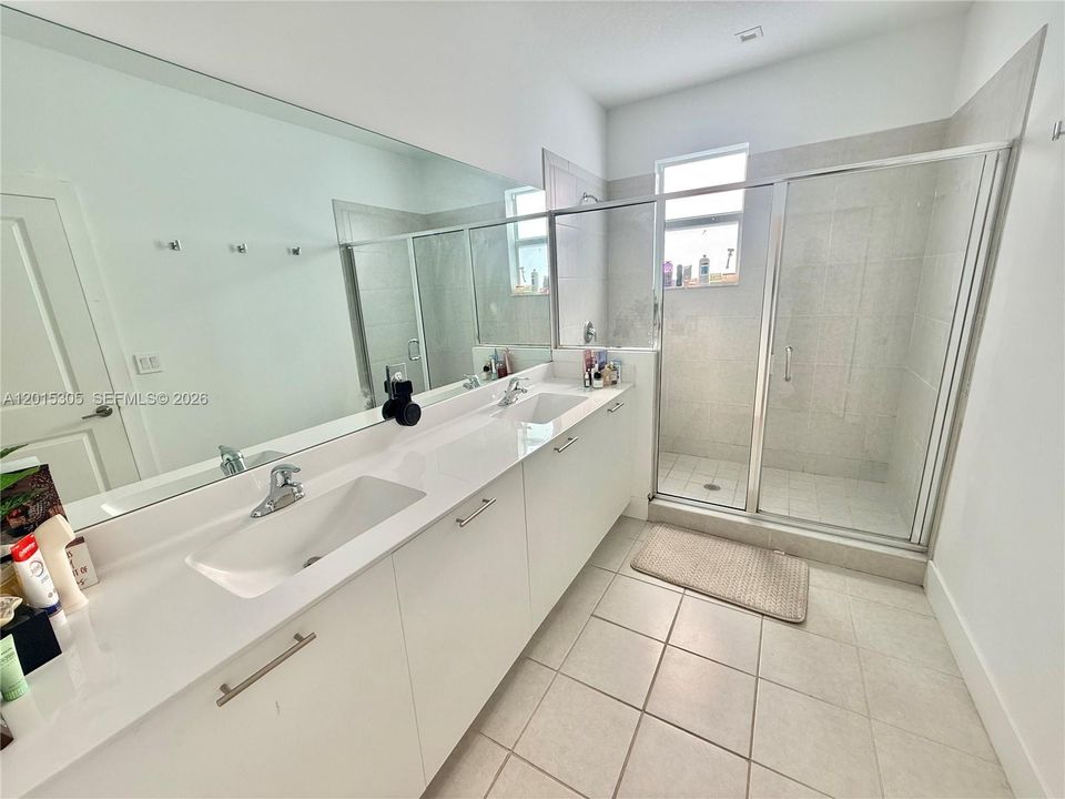 For Sale: $585,000 (3 beds, 2 baths, 1827 Square Feet)