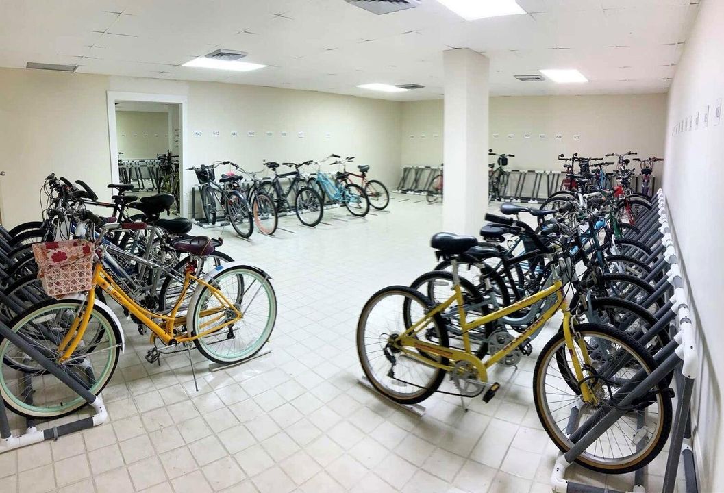 3e.-BARCLAY BIKE ROOM