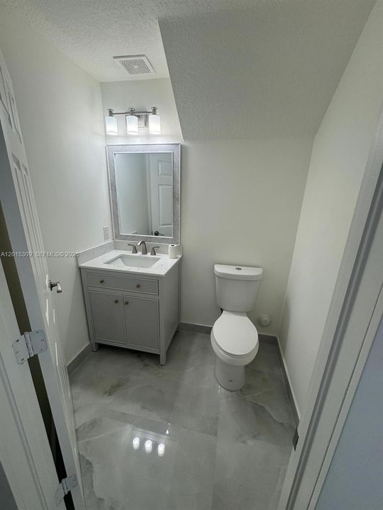 В аренду: $3,500 (3 спален, 2 ванн, 1939 Квадратных фут)