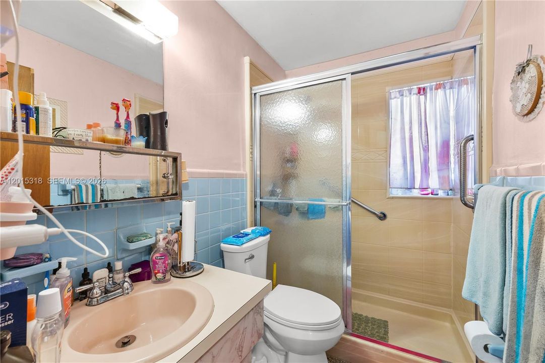 Под контрактом: $349,999 (3 спален, 1 ванн, 1295 Квадратных фут)