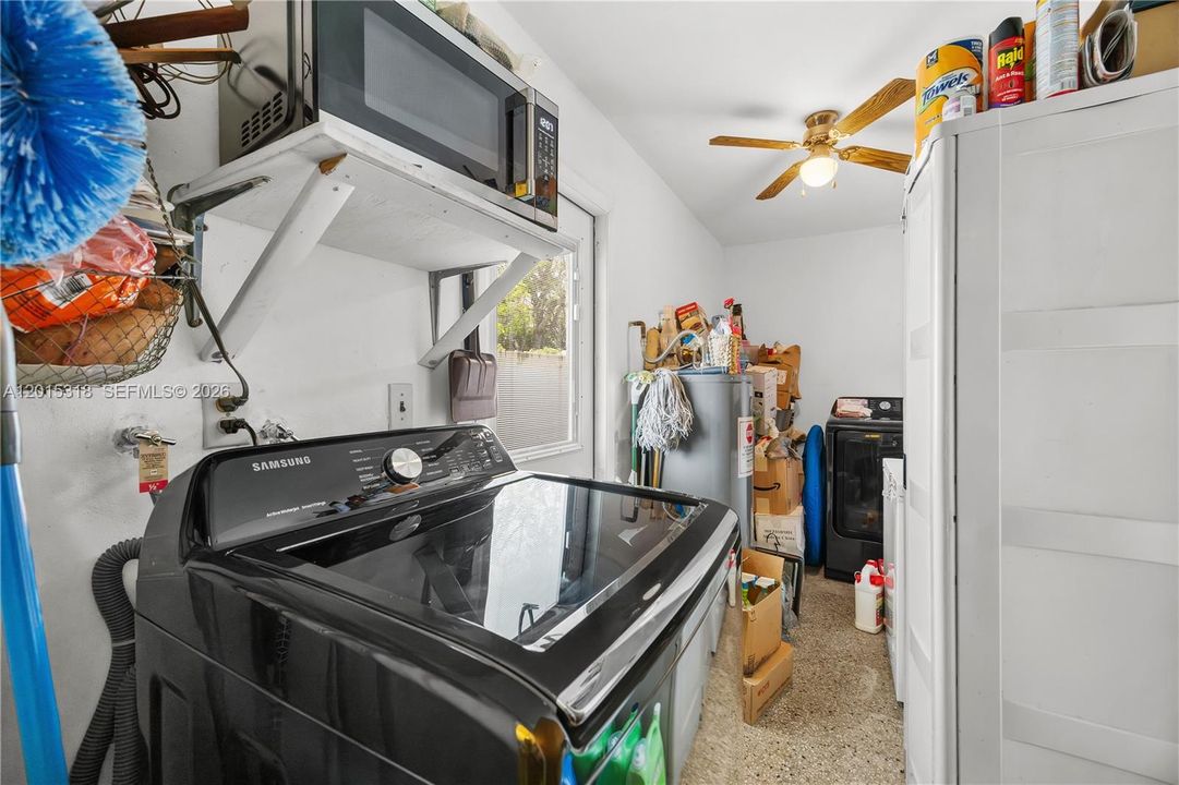 Под контрактом: $349,999 (3 спален, 1 ванн, 1295 Квадратных фут)