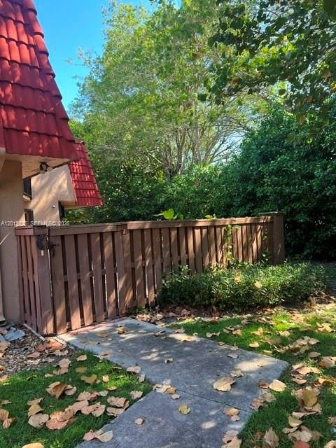 For Sale: $360,000 (2 beds, 2 baths, 1302 Square Feet)