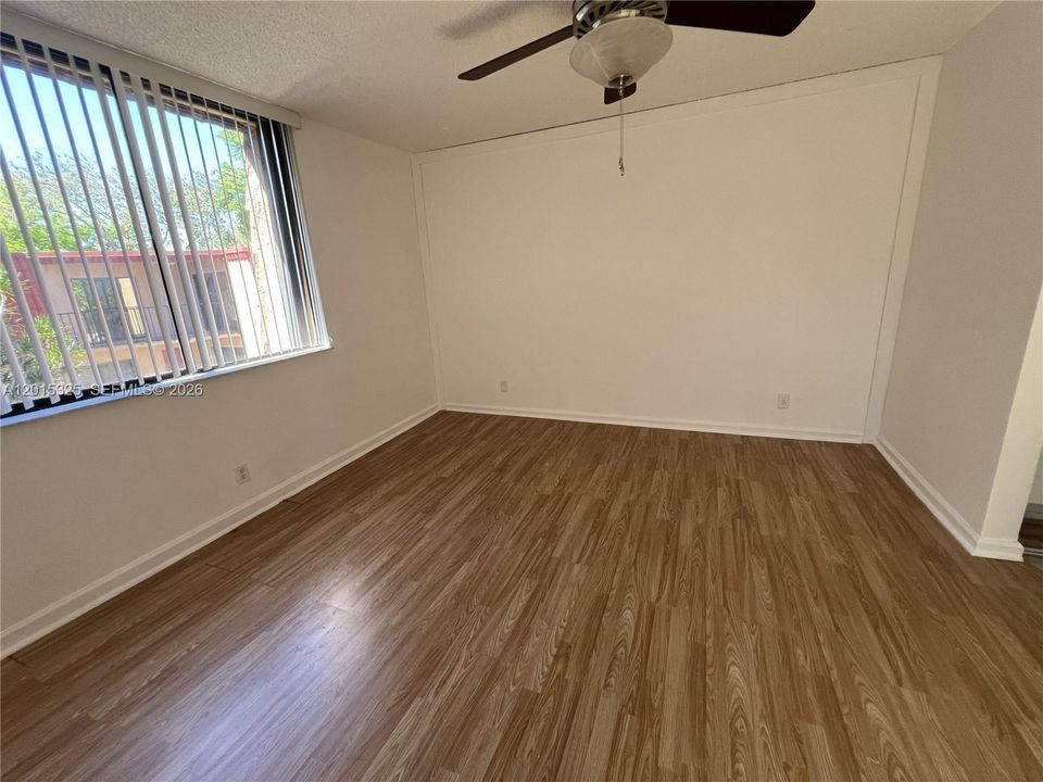 For Sale: $360,000 (2 beds, 2 baths, 1302 Square Feet)