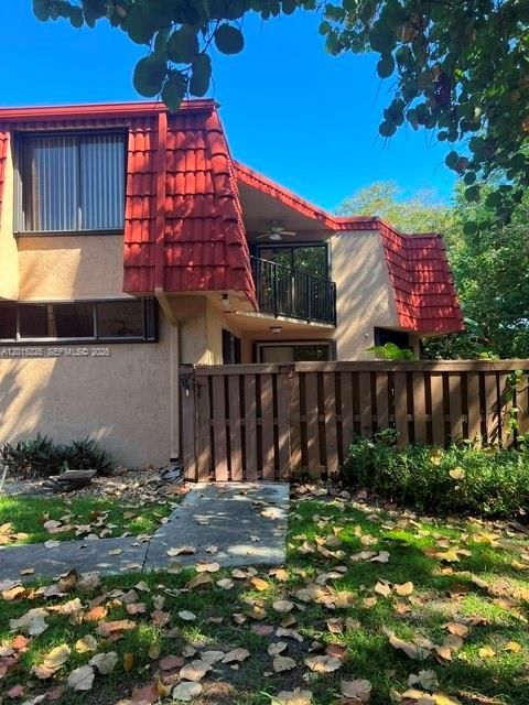 For Sale: $360,000 (2 beds, 2 baths, 1302 Square Feet)