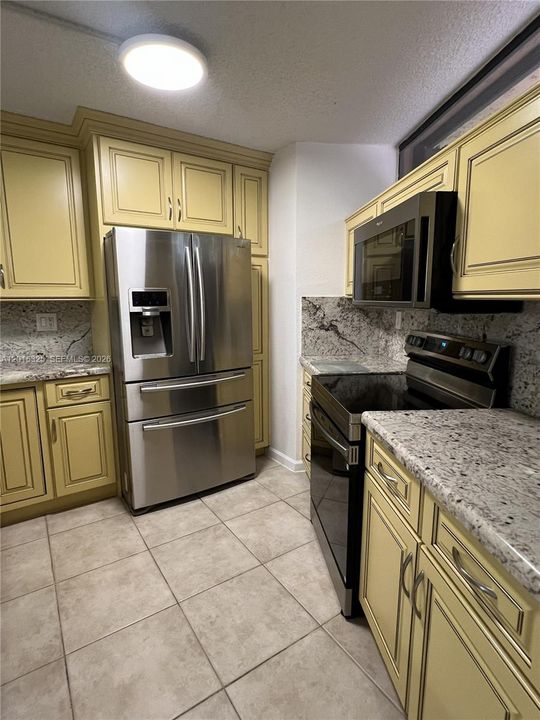 For Sale: $360,000 (2 beds, 2 baths, 1302 Square Feet)