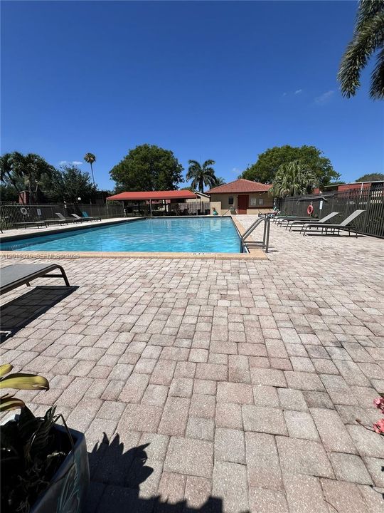 For Sale: $360,000 (2 beds, 2 baths, 1302 Square Feet)