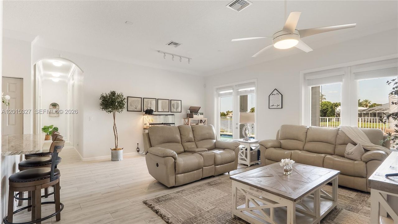 En Venta: $779,999 (4 camas, 2 baños, 2602 Pies cuadrados)