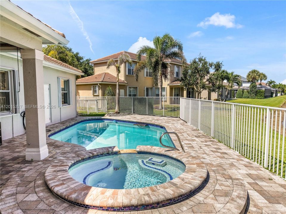 En Venta: $779,999 (4 camas, 2 baños, 2602 Pies cuadrados)