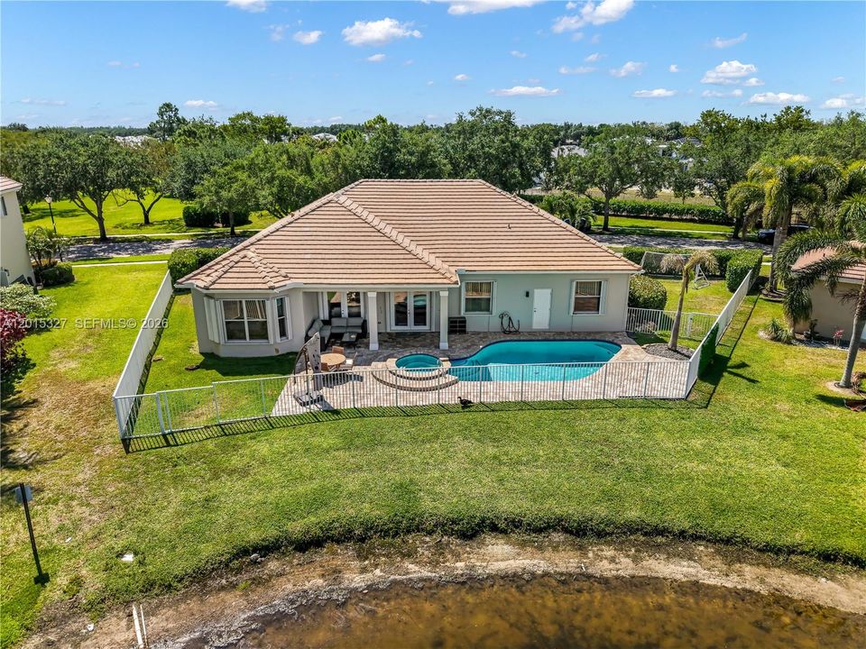 En Venta: $779,999 (4 camas, 2 baños, 2602 Pies cuadrados)