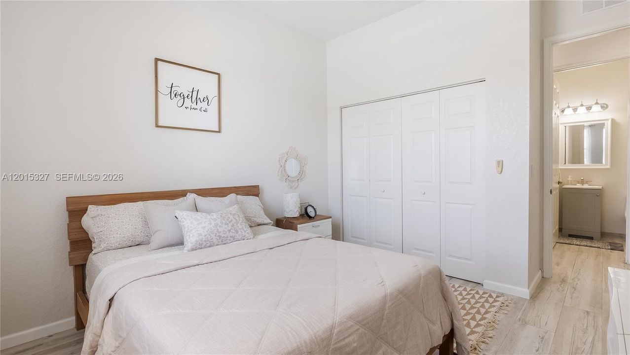 En Venta: $779,999 (4 camas, 2 baños, 2602 Pies cuadrados)