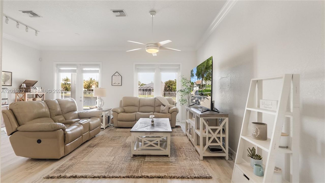En Venta: $779,999 (4 camas, 2 baños, 2602 Pies cuadrados)