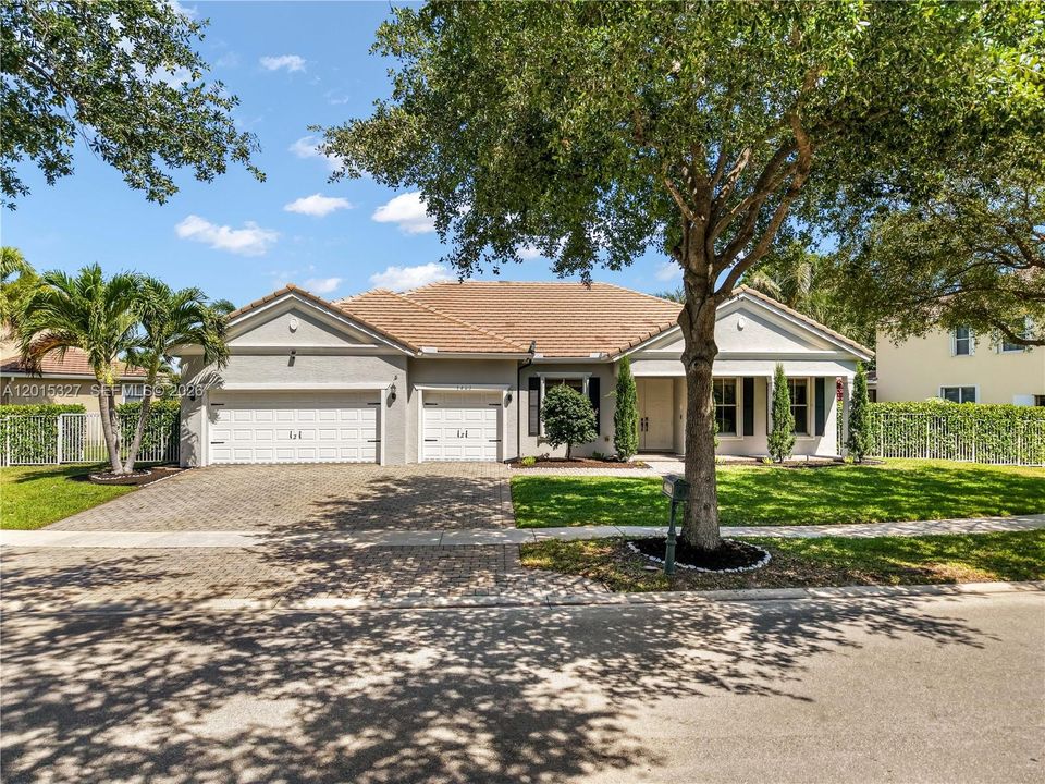 En Venta: $779,999 (4 camas, 2 baños, 2602 Pies cuadrados)