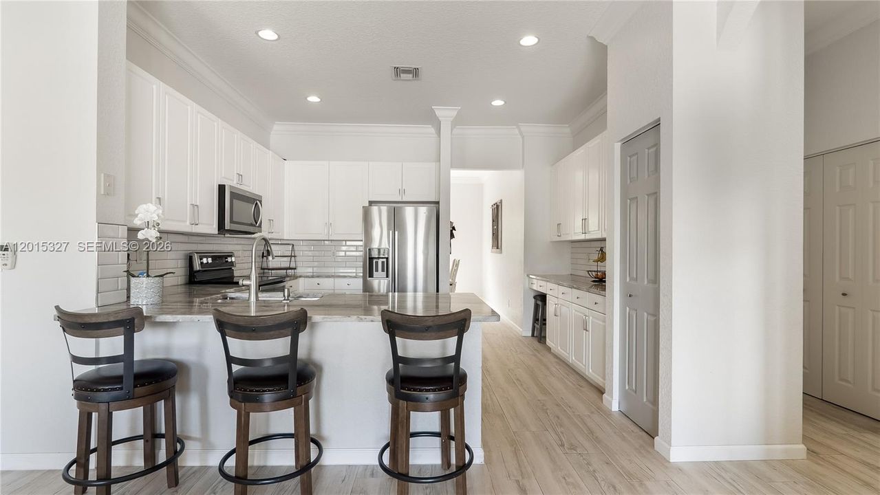 En Venta: $779,999 (4 camas, 2 baños, 2602 Pies cuadrados)