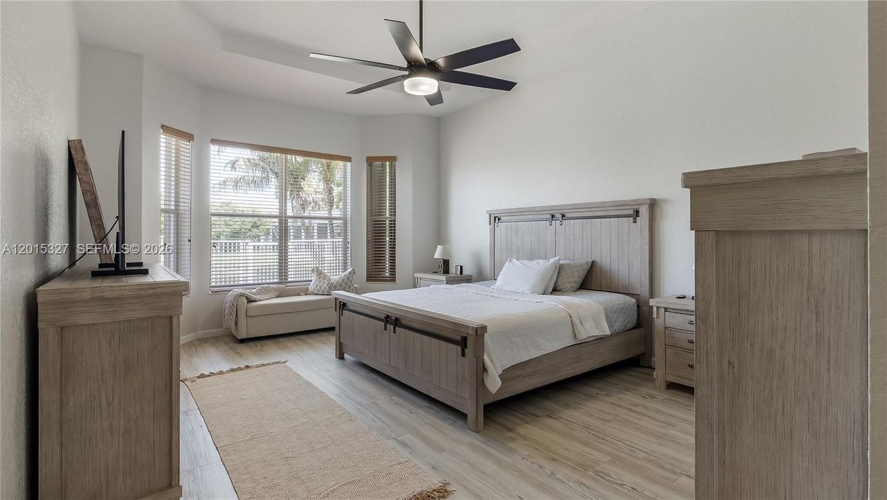 En Venta: $779,999 (4 camas, 2 baños, 2602 Pies cuadrados)