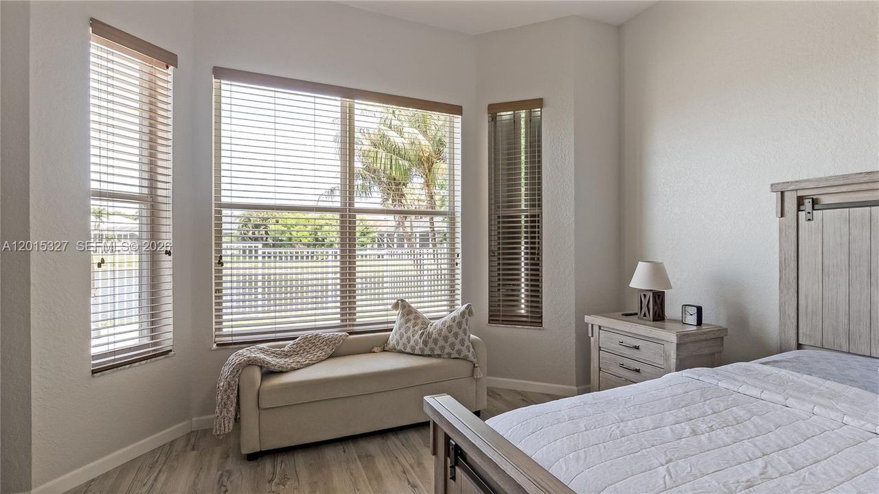 En Venta: $779,999 (4 camas, 2 baños, 2602 Pies cuadrados)