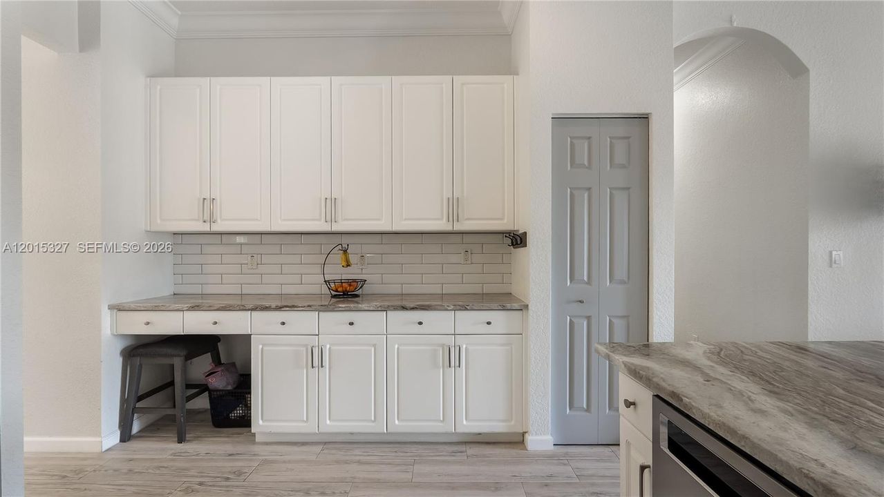 En Venta: $779,999 (4 camas, 2 baños, 2602 Pies cuadrados)