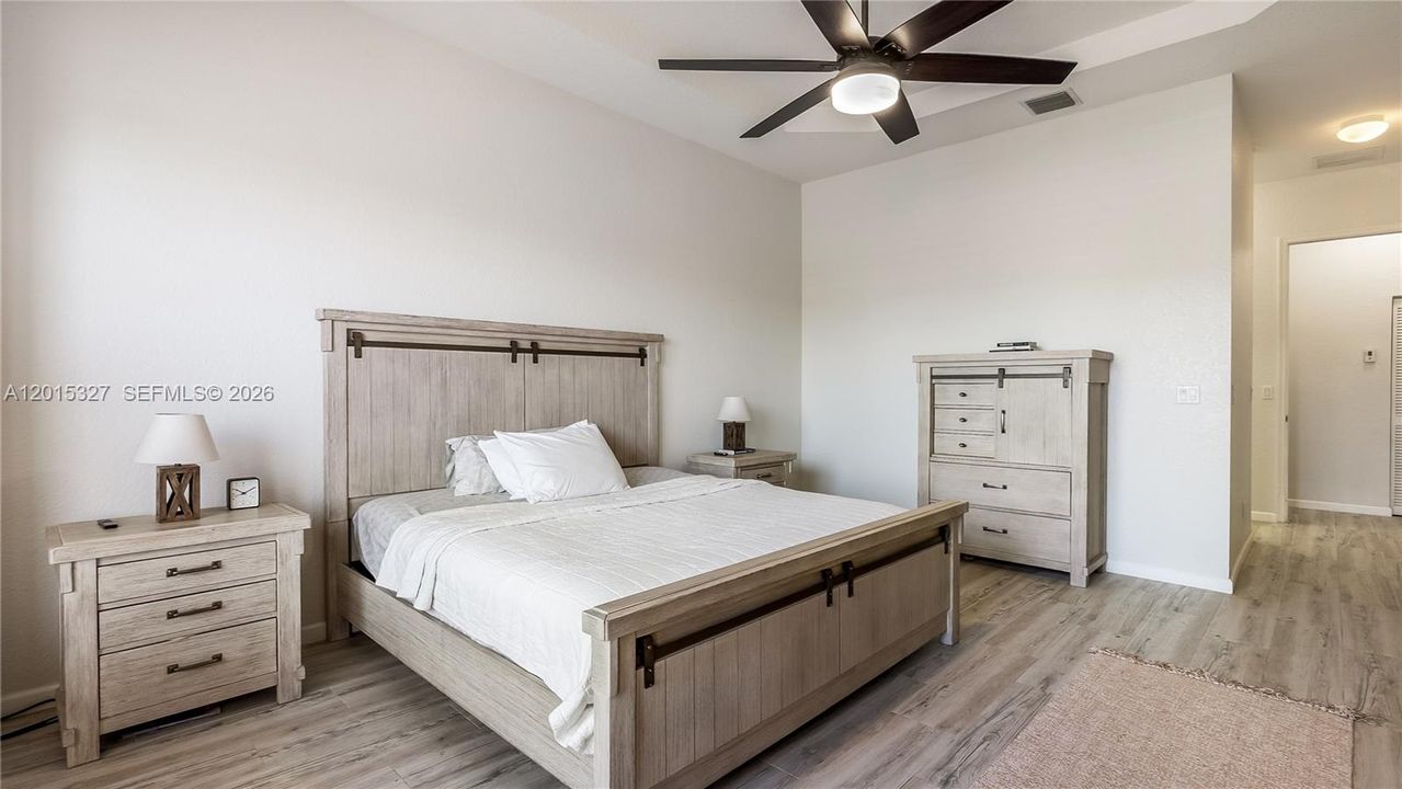En Venta: $779,999 (4 camas, 2 baños, 2602 Pies cuadrados)