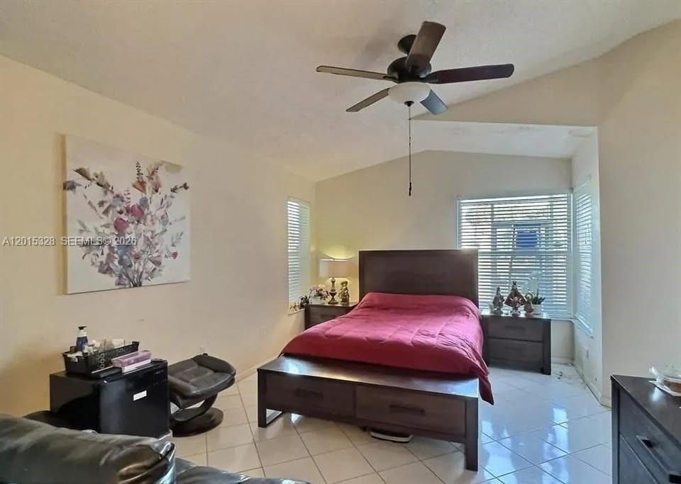 For Sale: $410,000 (2 beds, 2 baths, 1121 Square Feet)