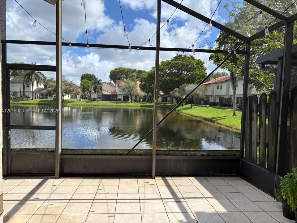 For Sale: $410,000 (2 beds, 2 baths, 1121 Square Feet)