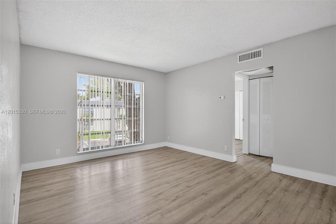 Active With Contract: $1,800 (2 beds, 1 baths, 840 Square Feet)