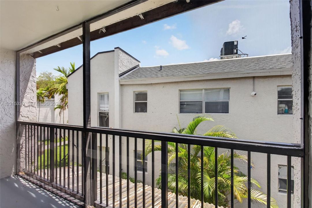 Active With Contract: $1,800 (2 beds, 1 baths, 840 Square Feet)