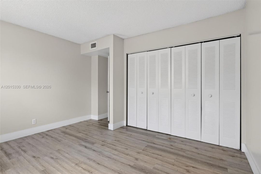 Active With Contract: $1,800 (2 beds, 1 baths, 840 Square Feet)