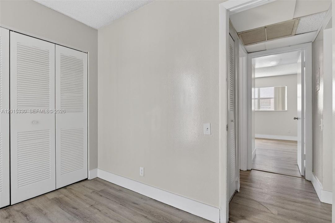 Active With Contract: $1,800 (2 beds, 1 baths, 840 Square Feet)
