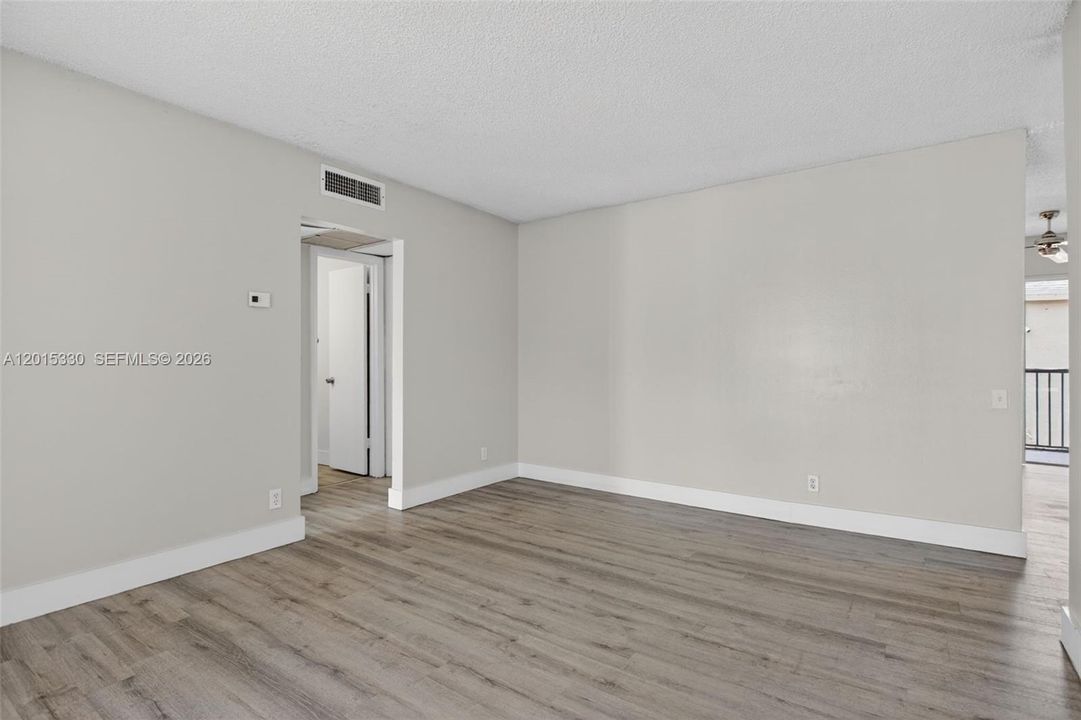 Active With Contract: $1,800 (2 beds, 1 baths, 840 Square Feet)