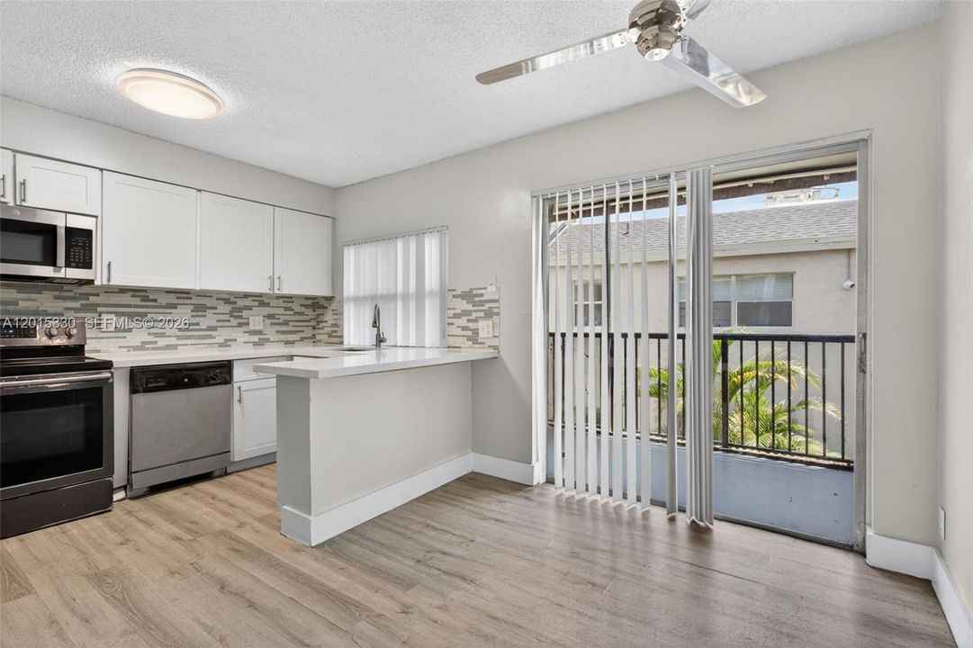 Active With Contract: $1,800 (2 beds, 1 baths, 840 Square Feet)