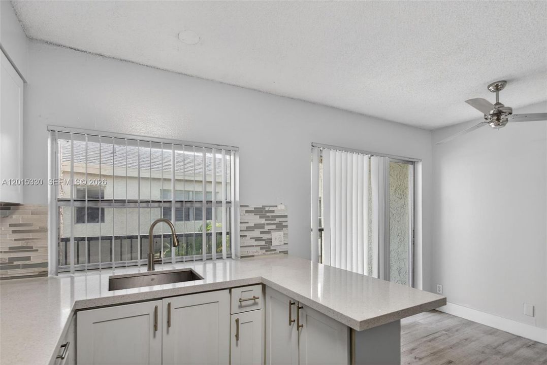 Active With Contract: $1,800 (2 beds, 1 baths, 840 Square Feet)