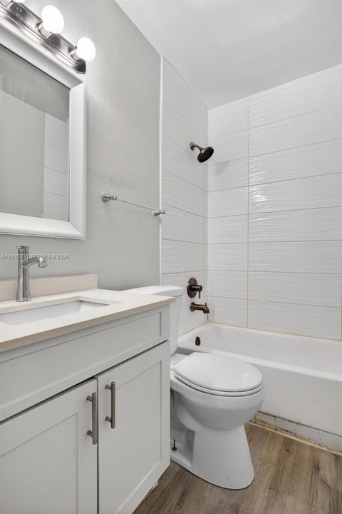 Active With Contract: $1,800 (2 beds, 1 baths, 840 Square Feet)