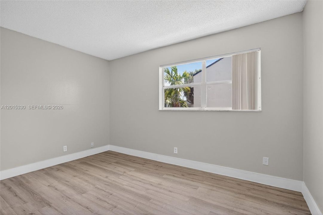 Active With Contract: $1,800 (2 beds, 1 baths, 840 Square Feet)