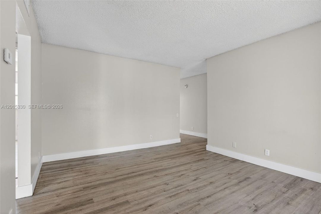 Active With Contract: $1,800 (2 beds, 1 baths, 840 Square Feet)