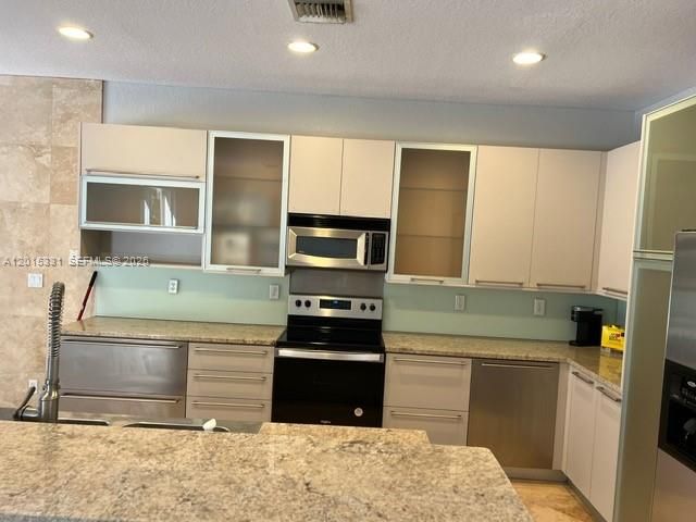 В аренду: $6,880 (5 спален, 4 ванн, 3041 Квадратных фут)