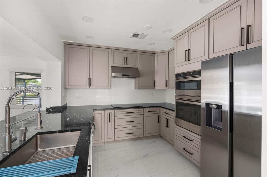 For Rent: $7,800 (4 beds, 3 baths, 3961 Square Feet)