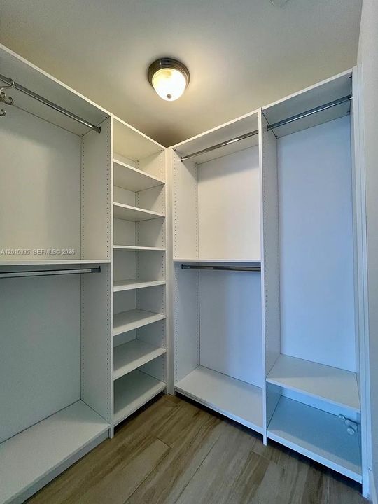 Под контрактом: $9,500 (5 спален, 4 ванн, 2900 Квадратных фут)